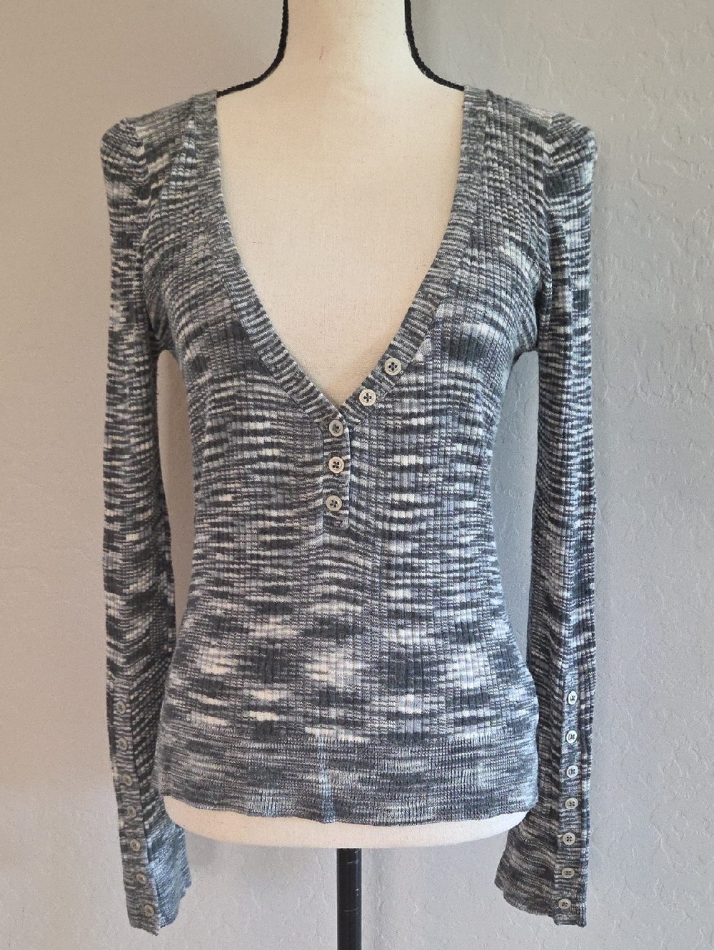 Free People Gray and White Marled V-Neck Henley-like Sweater Size Large NWOT